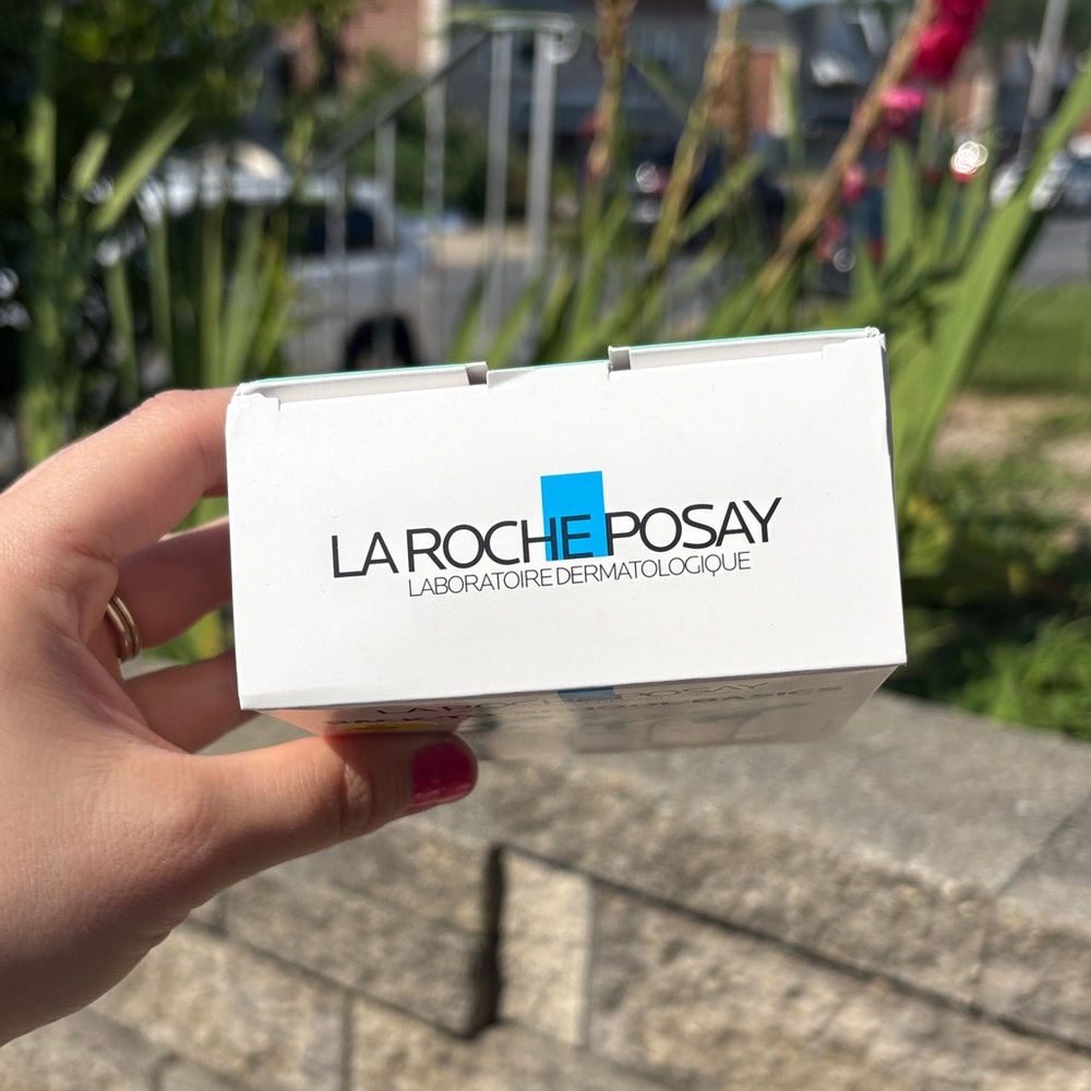 La Roche-Posay Skincare Set - Picture 5 of 6